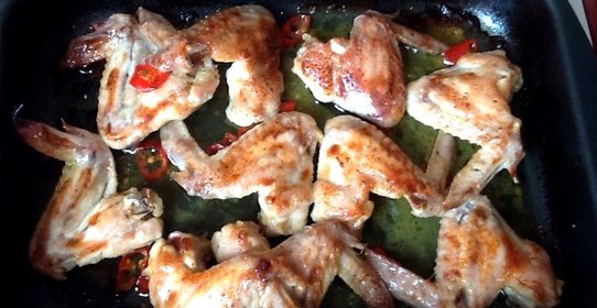 Куриные крылышки в апельсинах с чили