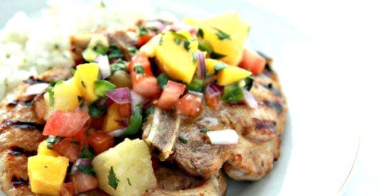 Свиные отбивные в маринаде с сальсой