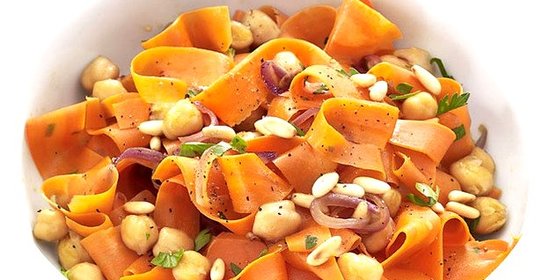 Морковь с орехами