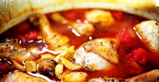 Куриные ножки в томатном соусе в духовке