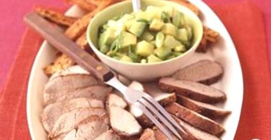 Свинина по-карибски с сальсой из авокадо и ананаса