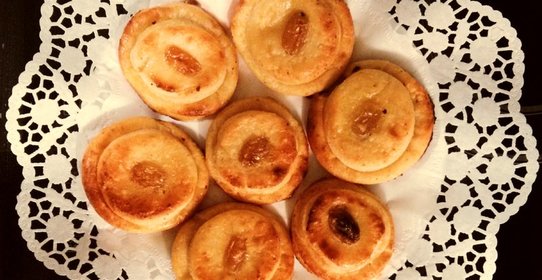 Ватрушка с изюмом