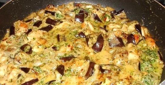Куриное рагу с баклажанами в сметане