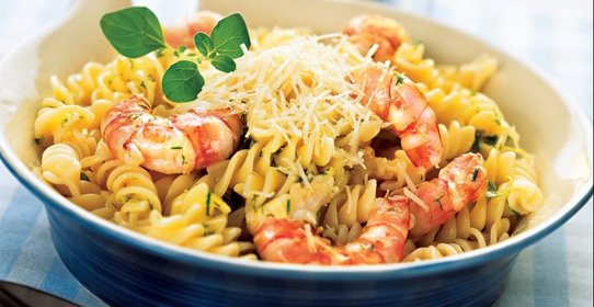 Фузилли с креветками в лимонном соусе