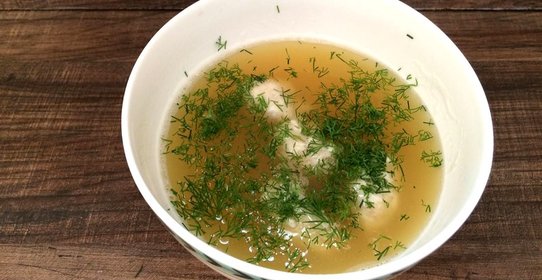 Гороховая похлебка с мясными клецками