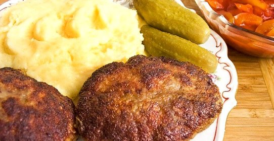 Котлеты из домашнего фарша в сухарях