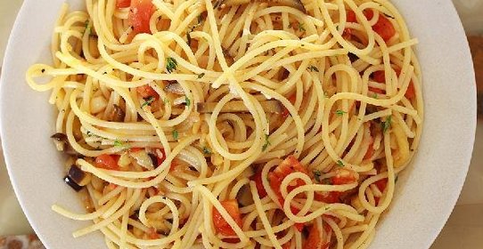 Спагетти с баклажанами и помидорами