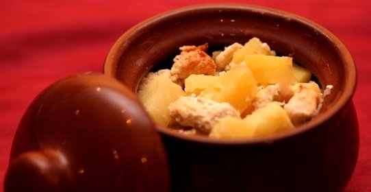 Куриные крылышки в горшочке