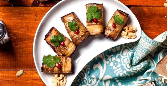 Рулетики из баклажана с ореховой пастой и аджикой