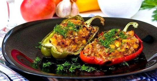 Перец фаршированный мясом и овощами