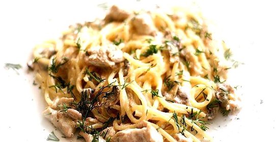 Паста с курицей и миндальным соусом