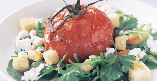 Помидоры-пашот с козьим сыром