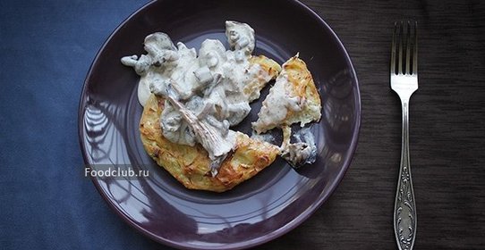 Драники со сметано-грибным соусом