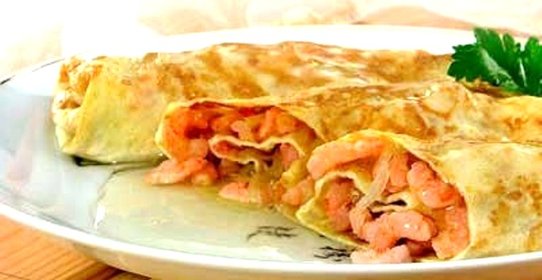 Яичные блинчики с креветками