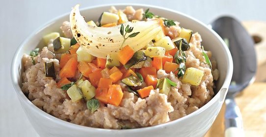 Овсяная каша с овощами и соевым соусом