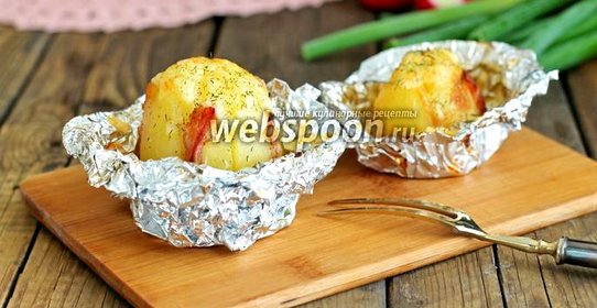 Картофель запечённый в фольге с беконом