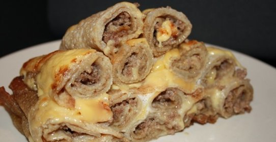 Блины с мясом и сыром