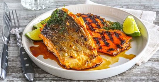 Филе семги в глазури из кленового сиропа на гриле
