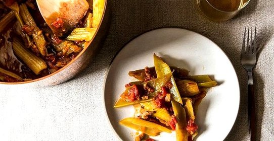 Тушеный сельдерей с овощами