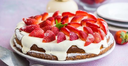 Заварной торт с клубникой