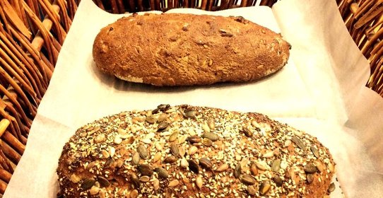 Хлеб из цельнозерновой муки с семенами и орехами