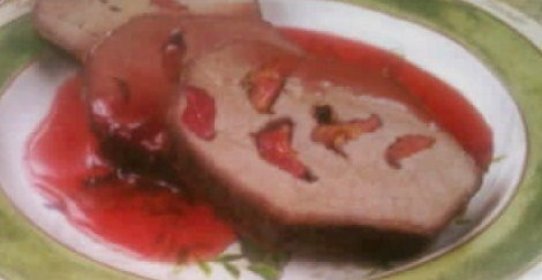 Телятина, нашпигованная вишней