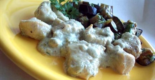 Куриное филе в соусе из сливок и сыра дор-блю