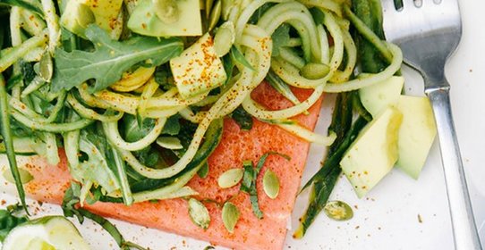 Паста из огурца с авокадо и арбузом