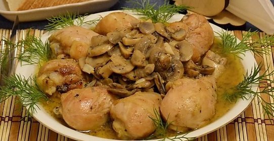 Курица в сливках в духовке с грибами