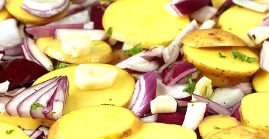 Тушеный молодой картофель с петрушкой