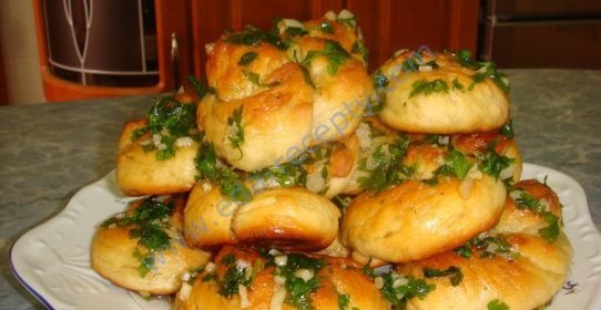 Закусочные булочки с чесноком