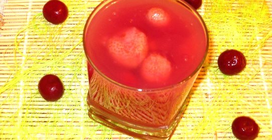 Кисель из замороженной вишни и клубники