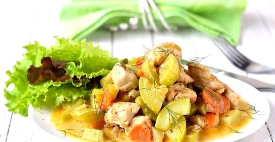 Курица в мультиварке с кабачками