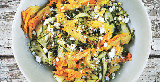 Салат с кукурузой, цукини и фетой