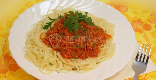 Спагетти с острым соусом