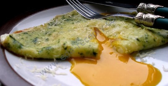 Яичница в шпинатных блинчиках