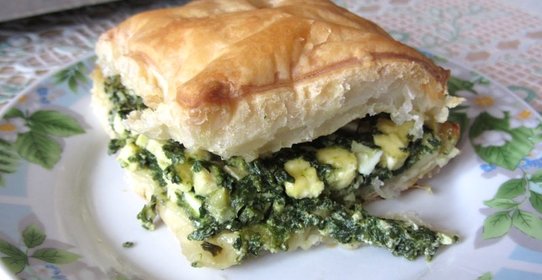 Слоеный пирог со шпинатом