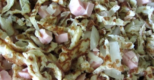 Салат с яичными блинчиками