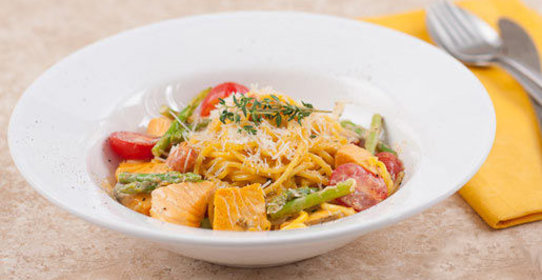 Спагетти с лососем в сливочном соусе