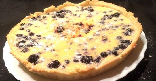 Черничный пирог со сметанной заливкой