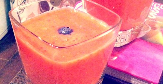 Клубнично-банановый коктейль с грушевым соком