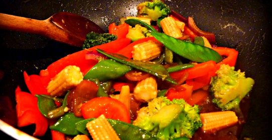 Быстрое овощное рагу с базиликом и чили