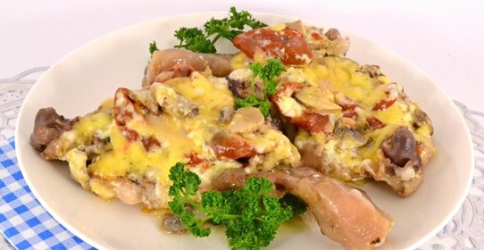 Куриные ножки с вялеными помидорами и сыром в мультиварке