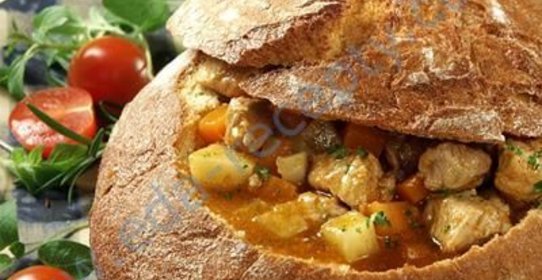 Чешский суп гуляш в хлебе