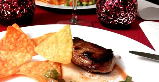 Медальоны из телятины с соусом гуакамоле