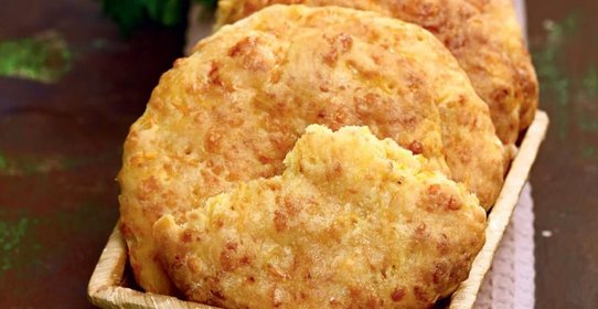 Быстрые сырные лепешки с морковью