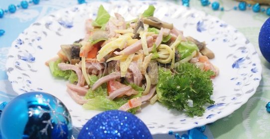 Новогодний салат с ветчиной и сыром