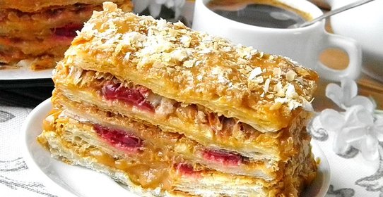 Торт из слоеного теста со сгущенкой