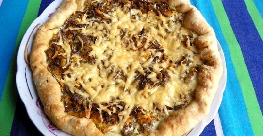 Открытый пирог с печенью