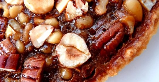 Перевернутый пирог с орехами